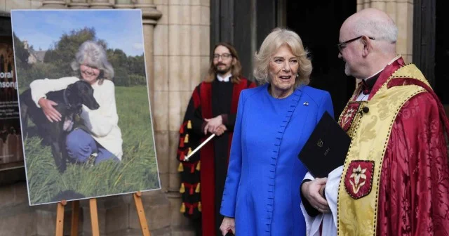 Kraliça keçmiş əri ilə bir araya gəldi