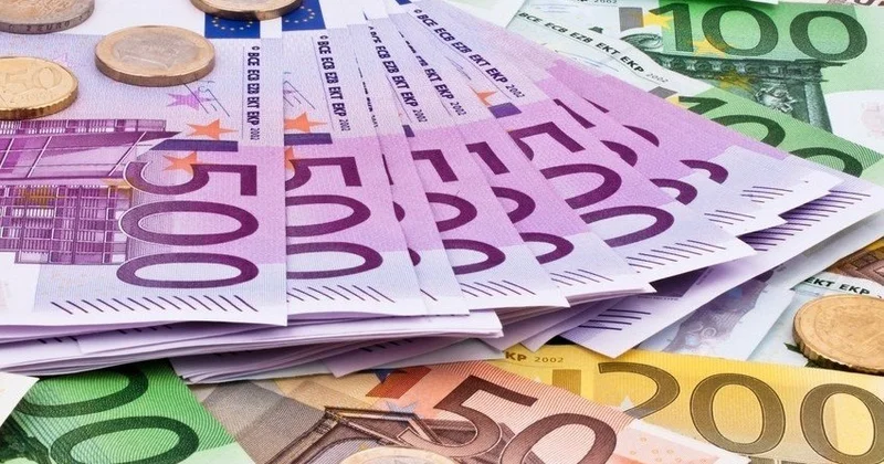 Avro və rubl ucuzlaşdı, dollar isə YENİ MƏZƏNNƏ