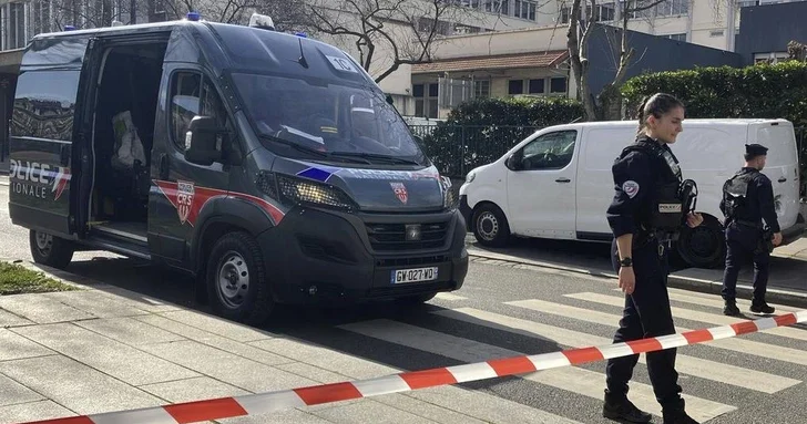 Europe 1: во Франции ученик колледжа напал на преподавателя с ножом