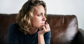 Uzun müddət subay qalmaq gəncləri bədbəxt edir