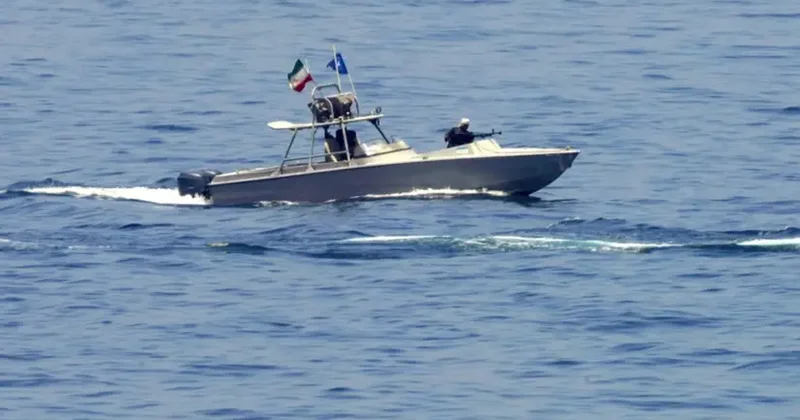 İran gəmiləri Hörmüz boğazında ABŞ tankerini saxlamaq istəyib