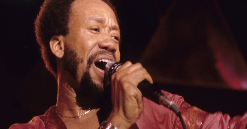 Səni görmək üçün qəlbinlə əl ələ tuturam... Günün mahnısı