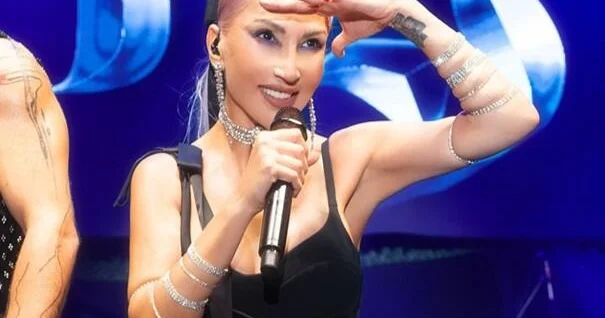 Bədənimdə drenajlar var idi, səhnəyə çıxdım FOTO