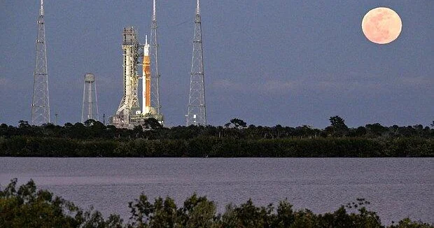 НАСА приготовилось запустить корабль Orion с экипажем к Луне
