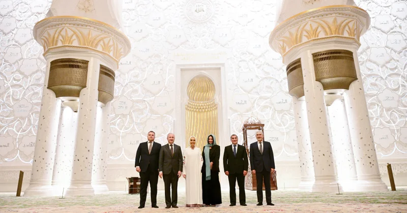 Leyla Əliyeva Əbu Dabidə Şeyx Zayed məscidini ziyarət edib