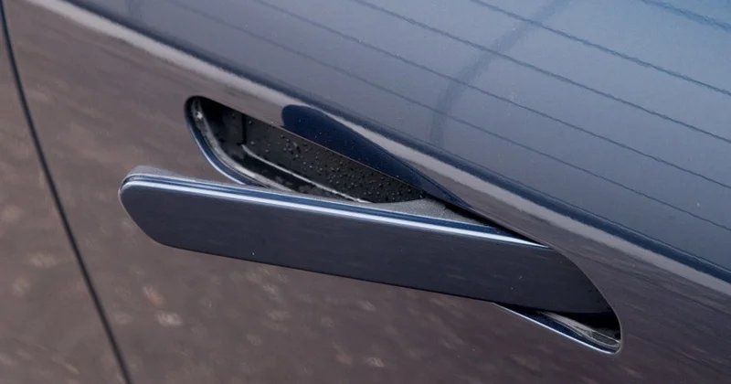 Китай отказывается от неудобных выдвижных дверных ручек