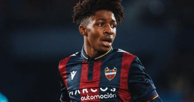 Abubakar vaxtilə oynadığı ölkəyə döndü