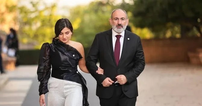 Paşinyanın qızının maaşında sıçrayış Bahalı avtomobil, qapı açan mühafizəçi...