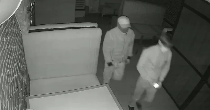 Неизвестные украли деньги и телефоны из кафе в Баку