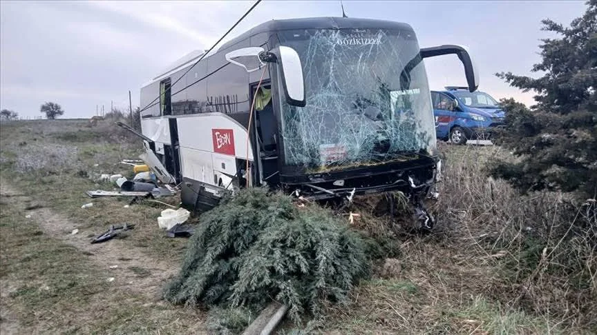 Yunanıstandan İzmirə gedən avtobus qəza törədib