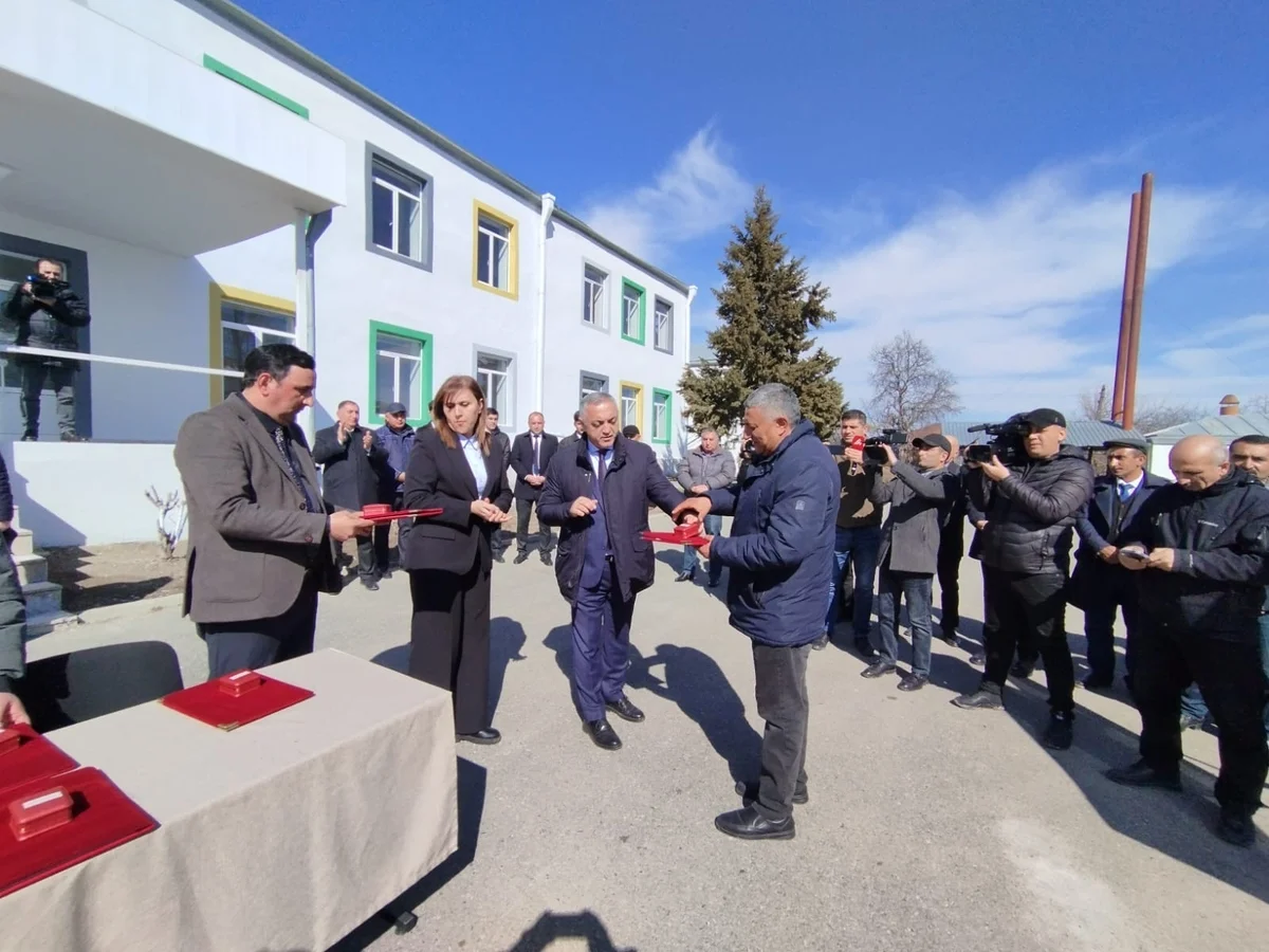 Köç karvanı Həsənrizə çatıb: Açarlar sakinlərə təqdim edilib FOTOLAR