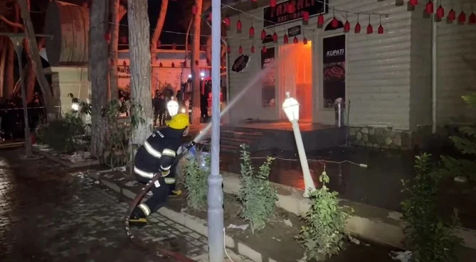 Xırdalanda “Faxralı” restoranında güclü yanğın olub