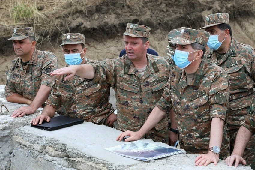 Arayik Harutunyan Azərbaycanın dərinliklərinə zərbələr endirilməsi barədə qərarların Ermənistanda verildiyini etiraf edib