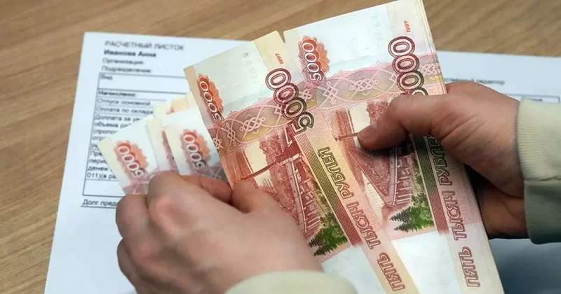 Работодателям в России запретили устанавливать разную зарплату по гендеру