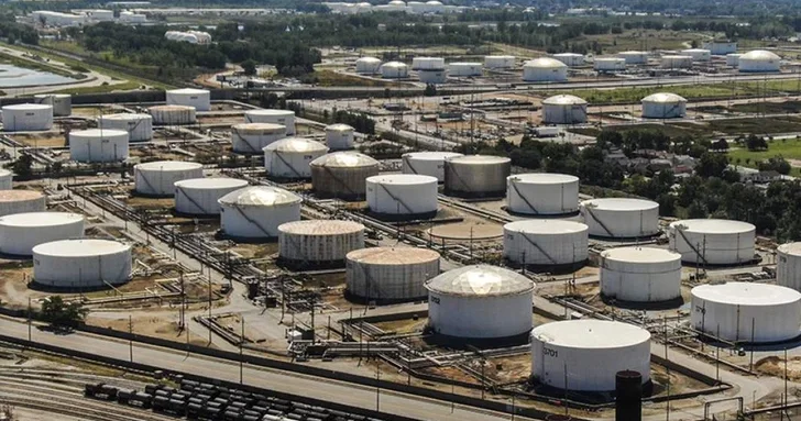 Bloomberg узнал о планах Белого дома не сбивать цены на нефть резервом