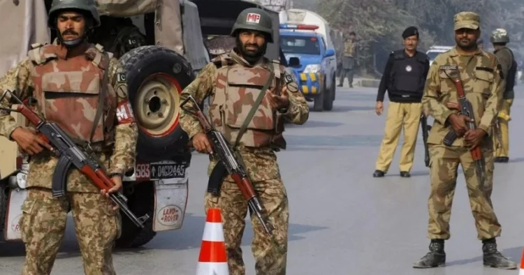 Pakistan Əfqanıstandakı Baqram bazasına zərbə endirib