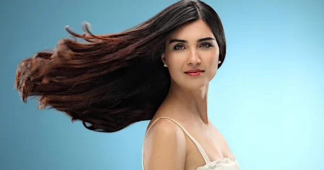 Tuba Büyüküstün makiyajsız görüntüsü ilə heyran etdi FOTO