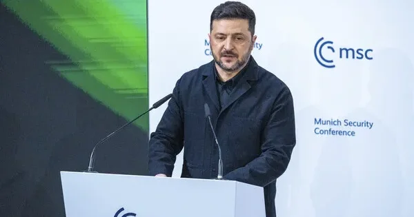 Ukrayna cəmiyyəti “istənilən ssenariyə” hazırlaşmalıdır Zelenski