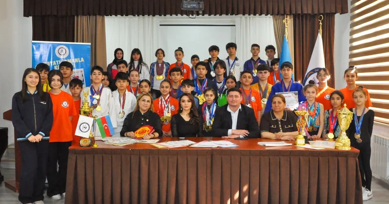 Rəsul Çunayev məktəblilərin qonağı olub FOTO