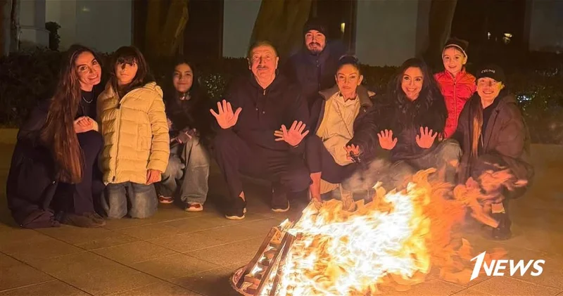 Президент Ильхам Алиев с семьей у праздничного костра ФОТО