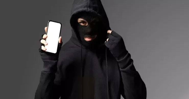 İşdən çıxarıldı, telefon oğurladığı üçün TUTULDU BAKIDA