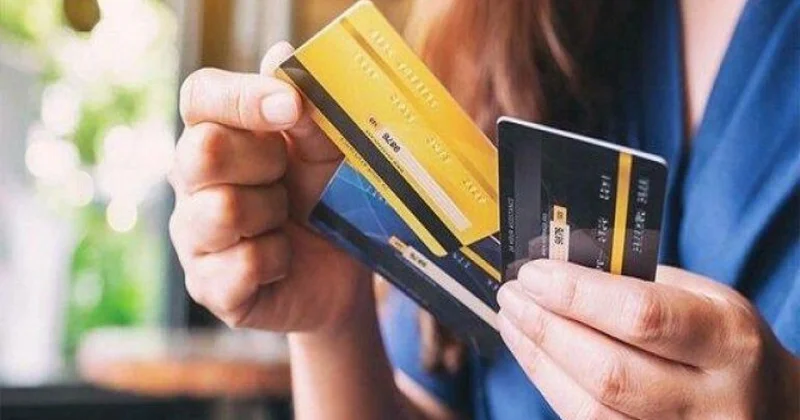 Azərbaycanda kredit kartları ilə aparılan əməliyyatların həcmi 23% azalıb