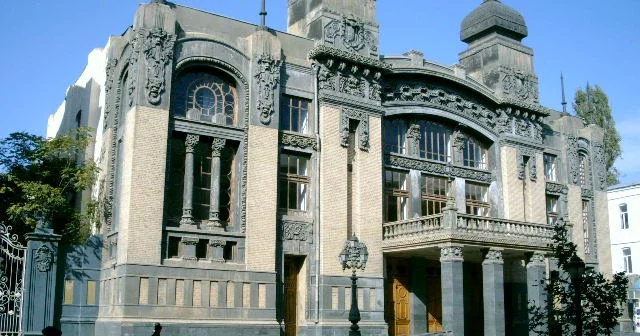Четыре года без спектаклей в родных стенах: почему затянулся ремонт Театра оперы и балета в Баку?