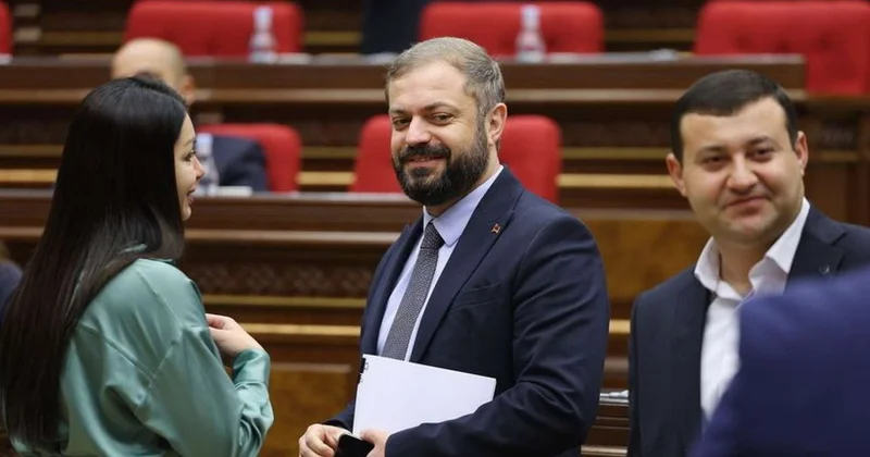 Erməni deputatdan iddia: Bu sərhəddə rüşvət problemi var