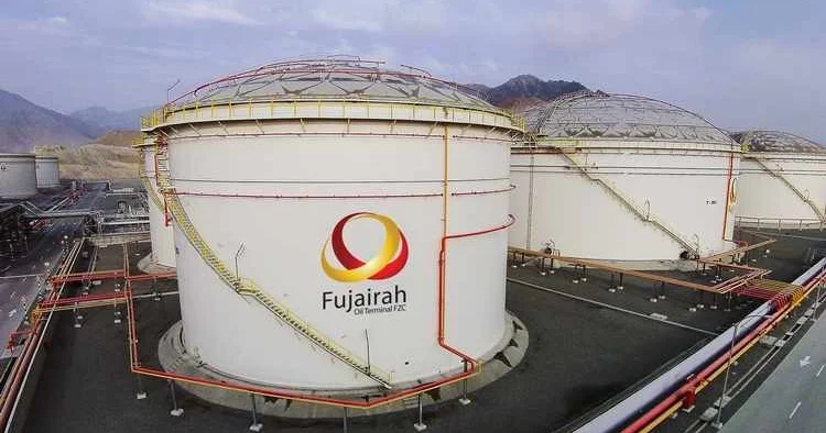 В ОАЭ горит нефтебаза в Фуджейре ВИДЕО