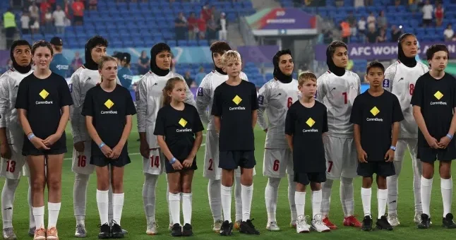 İranlı futbolçular Asiya Kubokunda himni oxumayıb