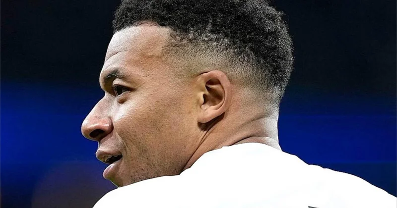 Real ın həkimlərinə inanmayan Mbappe Fransada müayinədən keçdi Əməliyyat olunacaq?