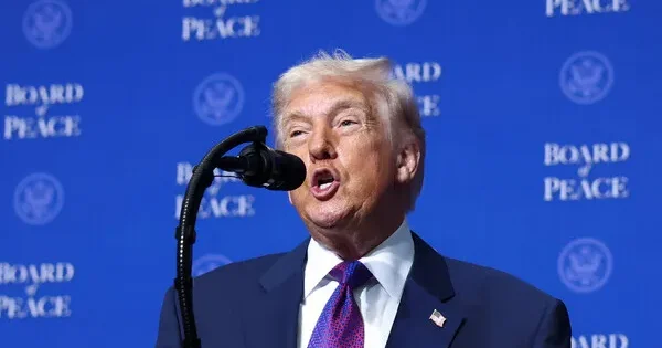 Amerika silah sursatının çox hissəsi ABŞ dən kənarda saxlanılır Tramp