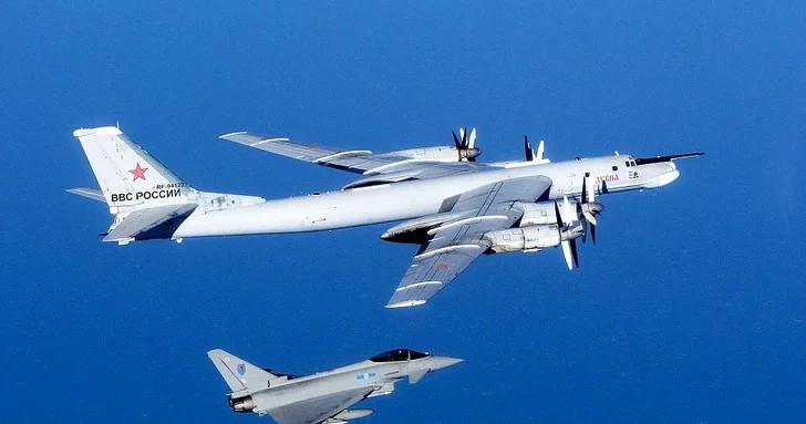 Массированная атака на Украину: Россия применила стратегические бомбардировщики и свыше 400 дронов