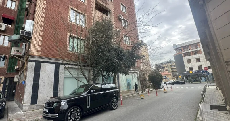 Bakıda Land Rover in sürücüsü həyəti özünküləşdirdi FOTOLAR