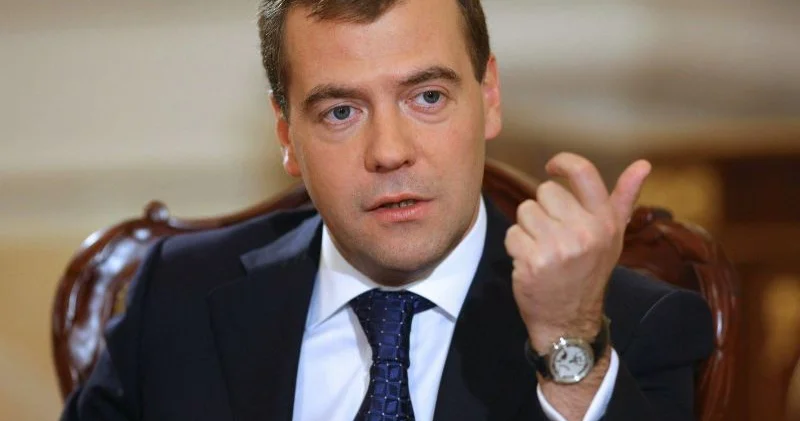 Medvedev: ABŞ NATO dan çıxmayacaq