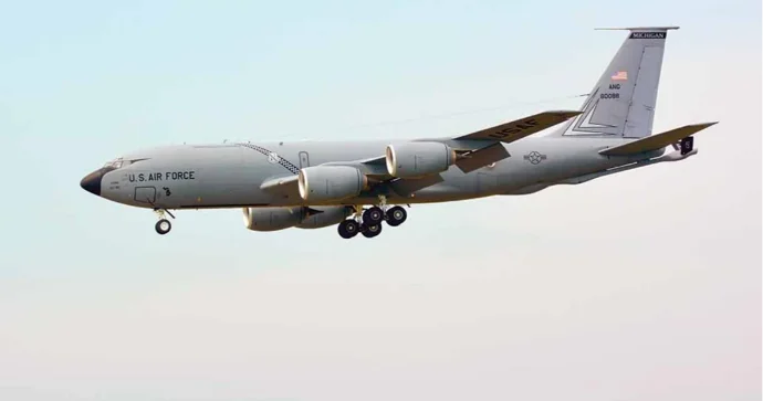 FlightRadar24 : ABŞ təyyarəsi Aralıq dənizi üzərində qəza siqnalı verdi FOTO