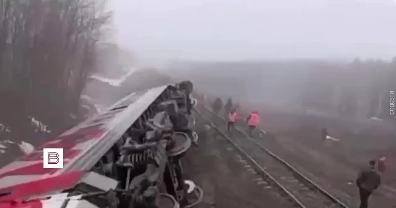В России с рельсов сошли семь вагонов пассажирского поезда ВИДЕО