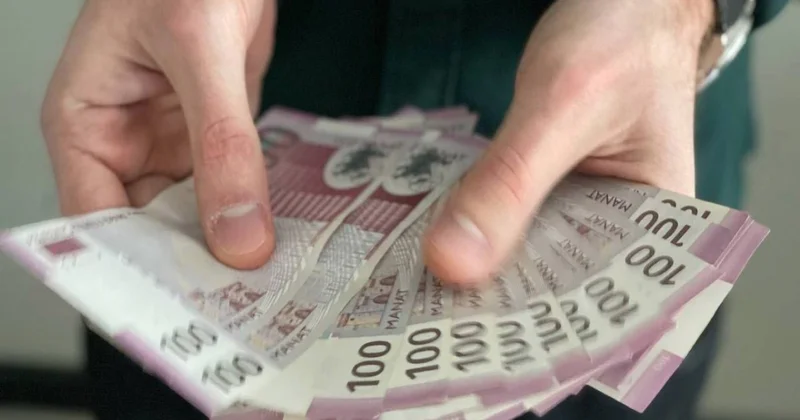 Bank əmanətçilərinin depozit gəlirləri 19% artıb