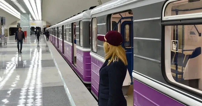 Бакметрополитен добавил поезда на самых загруженных линиях