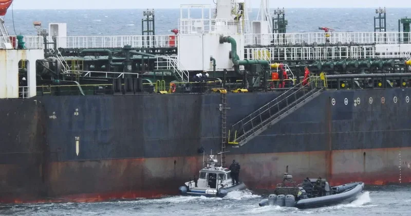 Швеция задержала подсанкционный танкер после разлива нефти в Балтийском море