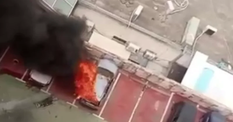 Осколки ракет упали на автомобили в Израиле ВИДЕО