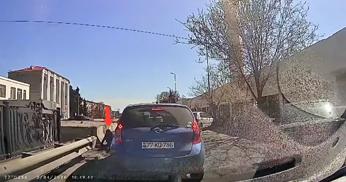 Bakıda yolu qaçaraq keçən məktəbli maşına çırpıldı ANBAAN VİDEO