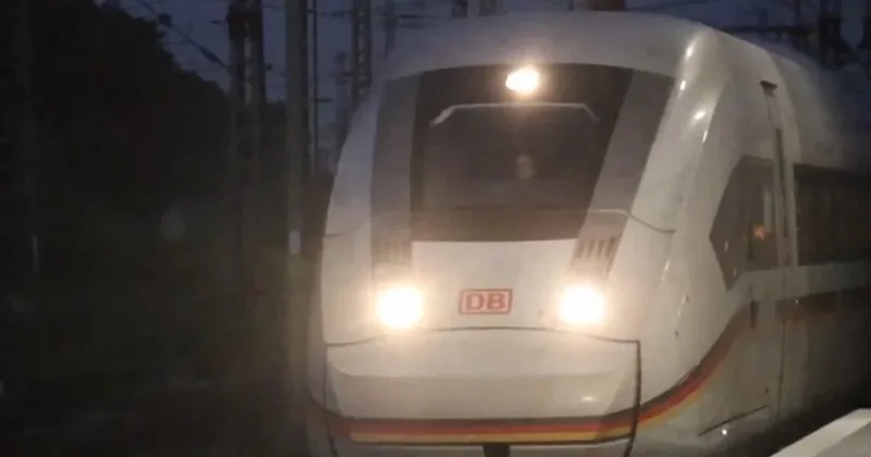 В Германии 12 человек пострадали от взрыва петарды в вагоне скоростного поезда