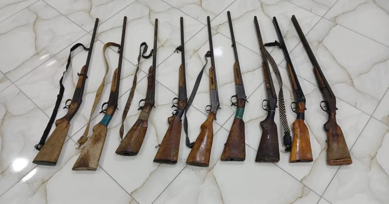 Жители Абшерона сдали в полицию 21 единицу оружия