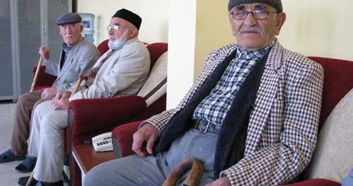 Qocalar evində neçə ahıl yaşayır? Nazirlik AÇIQLADI
