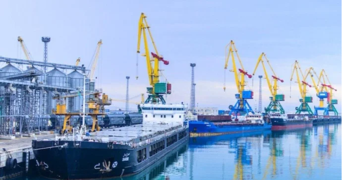 Xəzərin dayazlaşması Aktau limanındakı tankerlərə problemlər yaradır