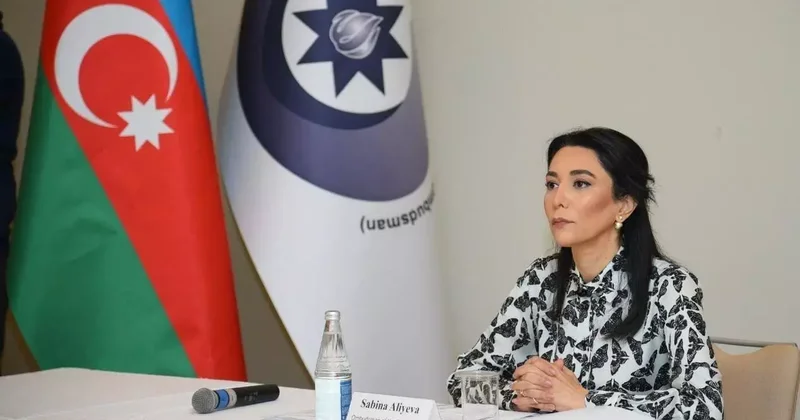 Ağ vərəq üzərində qara ləkə