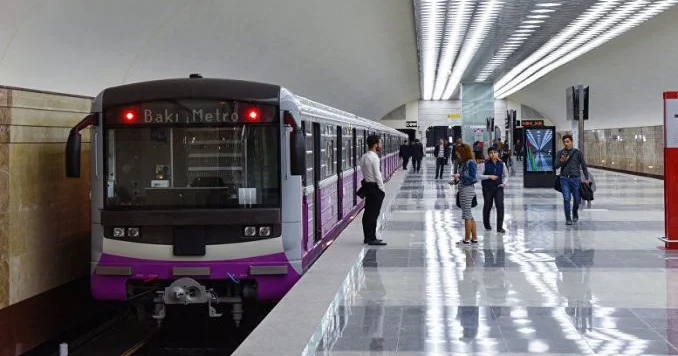 Bakı metrosunda enejinin verilişində məhdudiyyətlər yaranıb, qatarların hərəkəti gecikir