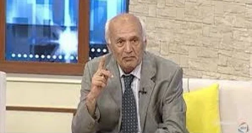 Biz onu Mozalan kinojurnalından tanıyırıq...