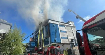 İstanbulda tekstil fabrikində yanğın başlayıb